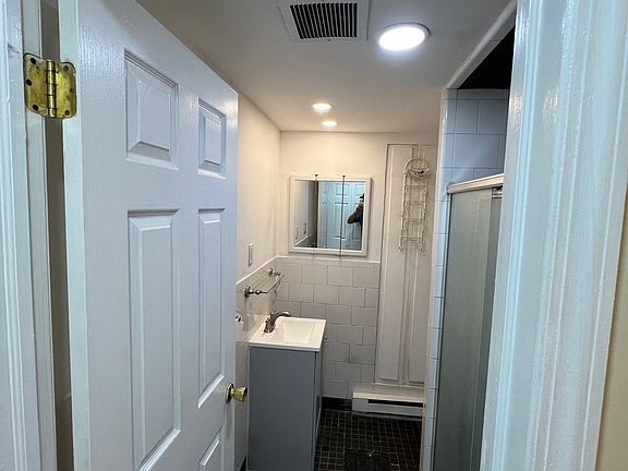 5th image of 81 Prescott St Floor 1