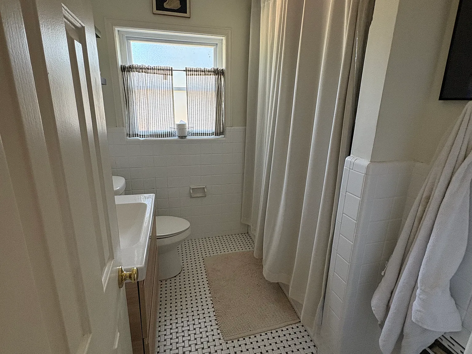 3 bed, 1216 sqft, $2,850 — Photo 2