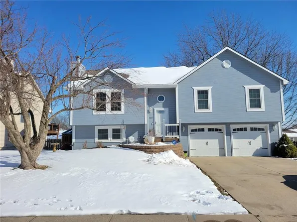 1217 NE Magnolia St, Lees Summit, MO 64086