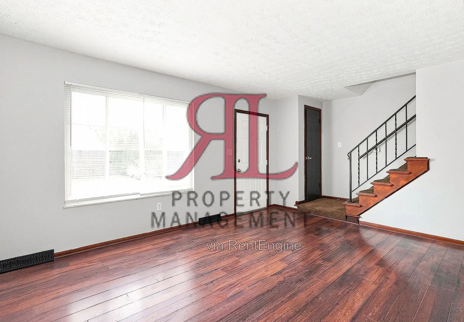 3 bed, 2.0 bath, 1400 sqft, $1,299 — Photo 2