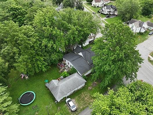 5th image of 224 W Jackson St