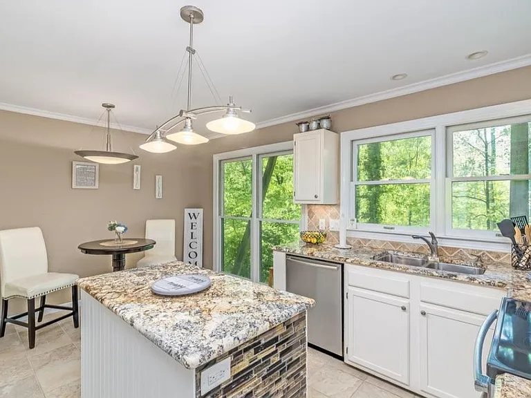 627 Brookview Dr — Photo 6