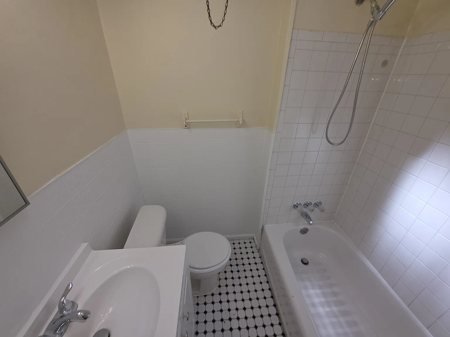 3 bed, 1230 sqft, $1,700 — Photo 4