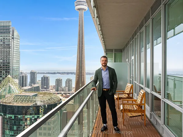 80 John St #4406, Toronto, ON M5V 3X4