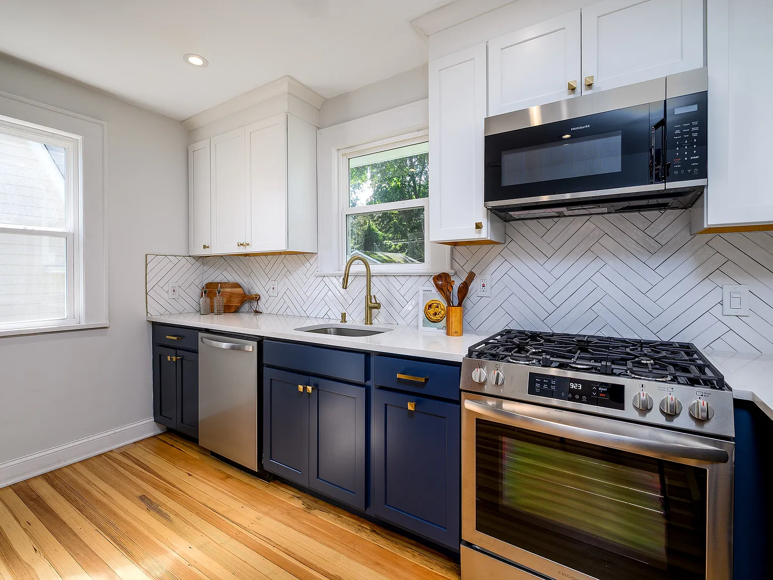 3 bed, $4,200 — Photo 2