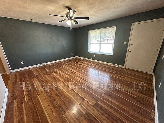 2nd image of 109 E Poos Dr
