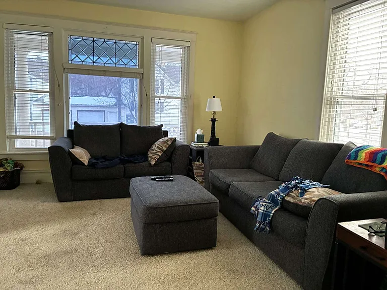 1006 Graham Ave — Photo 2