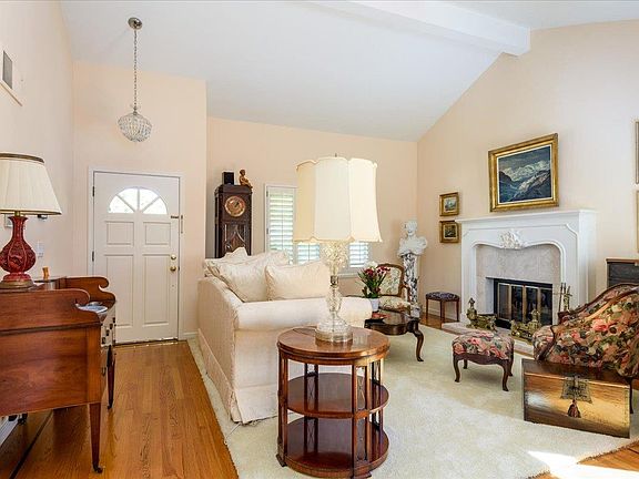 4th image of 740 Newport Cir