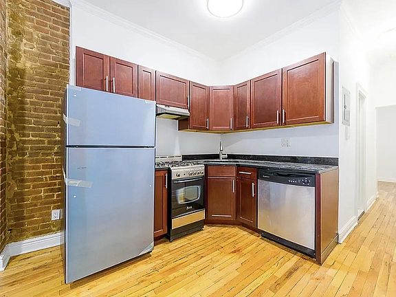 3rd image of 262 Saint James Pl APT 1A