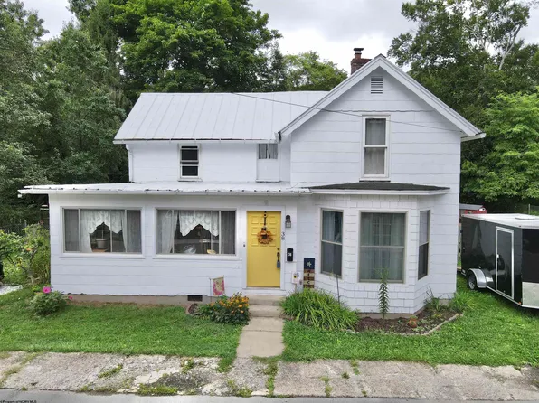 38 Kitson St, Weston, WV 26452