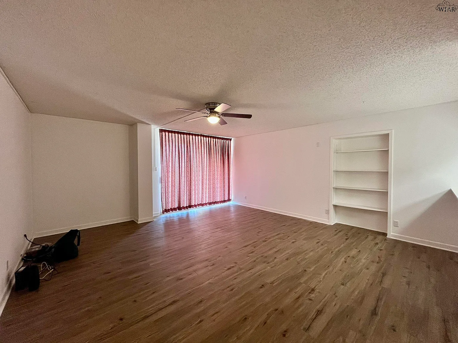 1 bed, 1.0 bath, 813 sqft, $1,295 — Photo 3