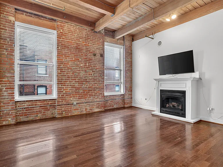 612 Central St #306 — Photo 5