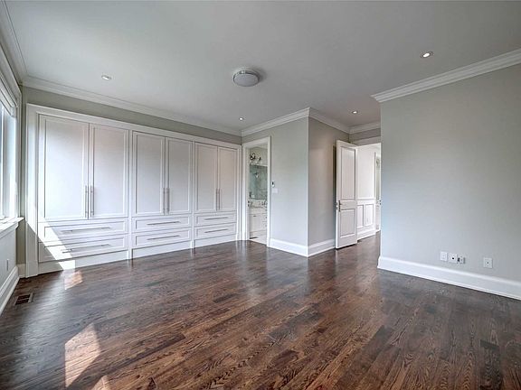 4th image of 311 Davisville Ave