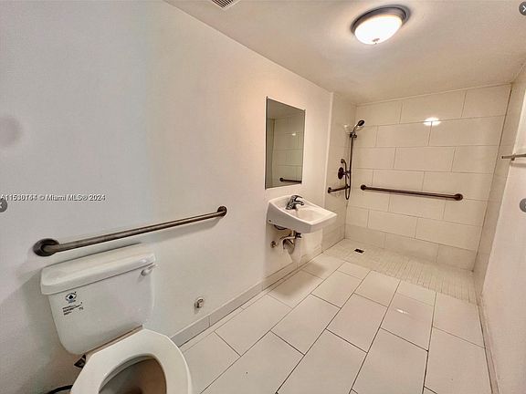 4th image of 143 SW 9th St APT 210