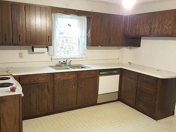 5th image of 158 Lincoln St