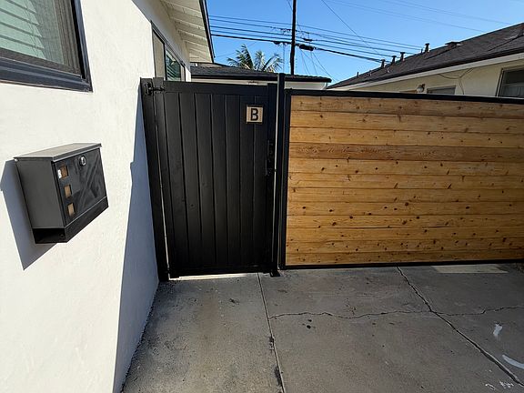 3rd image of 225 Avenida Serra APT B