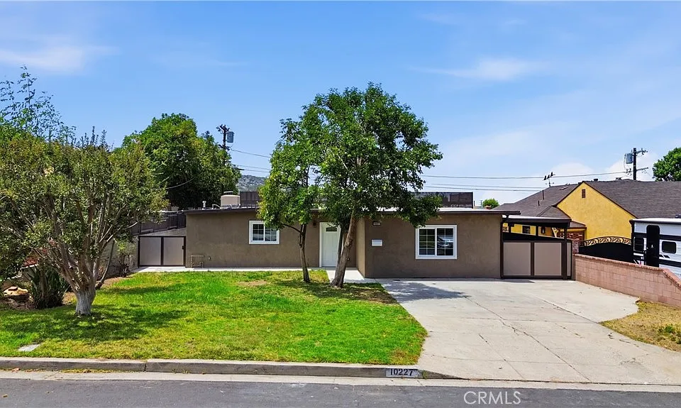 10227 McVine Ave