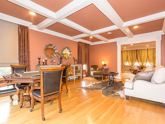 4th image of 150 Christopher Ct