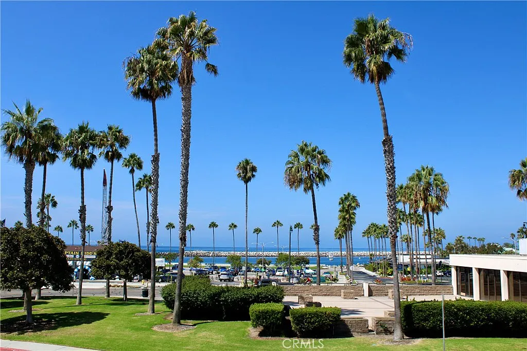 2 bed, 1923 sqft, $6,150 — Photo 3
