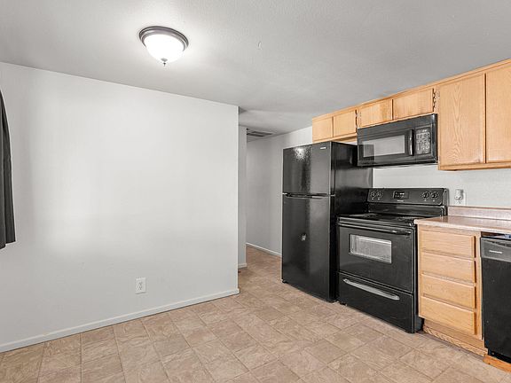 5th image of 3885 Saint Nicholas Ave