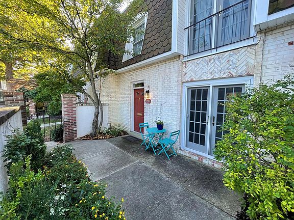 3rd image of 2817 Chateau Cir S #39