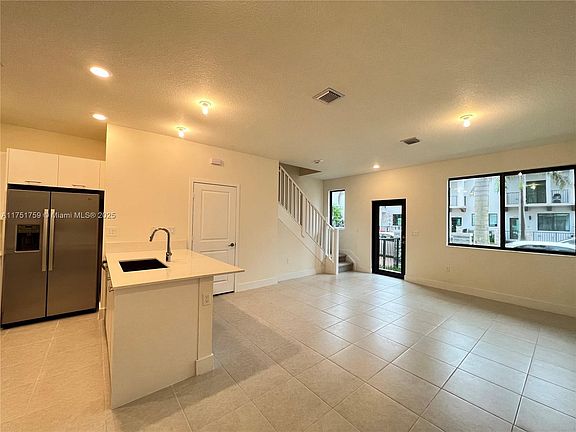 5th image of 4278 NW 83rd Ave #4278