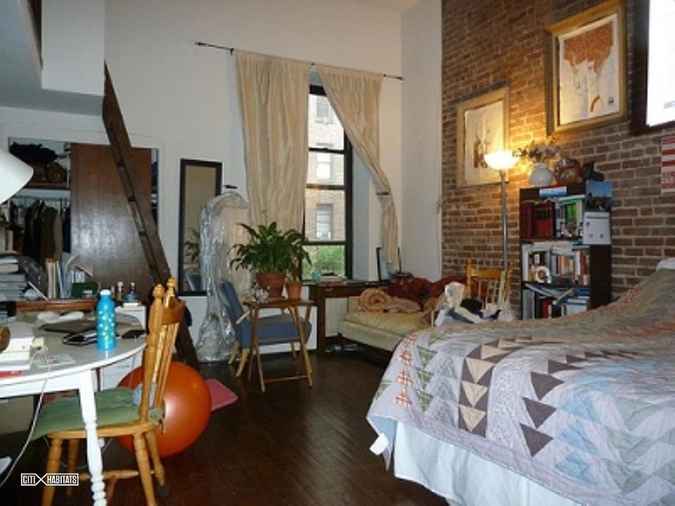 2nd image of 102 W 74th St APT 3B