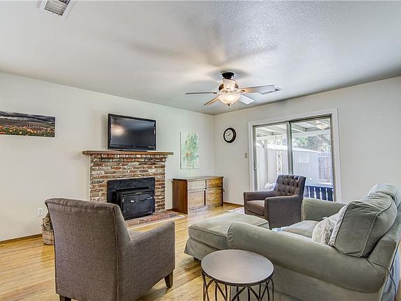 4th image of 1722 Amador Way