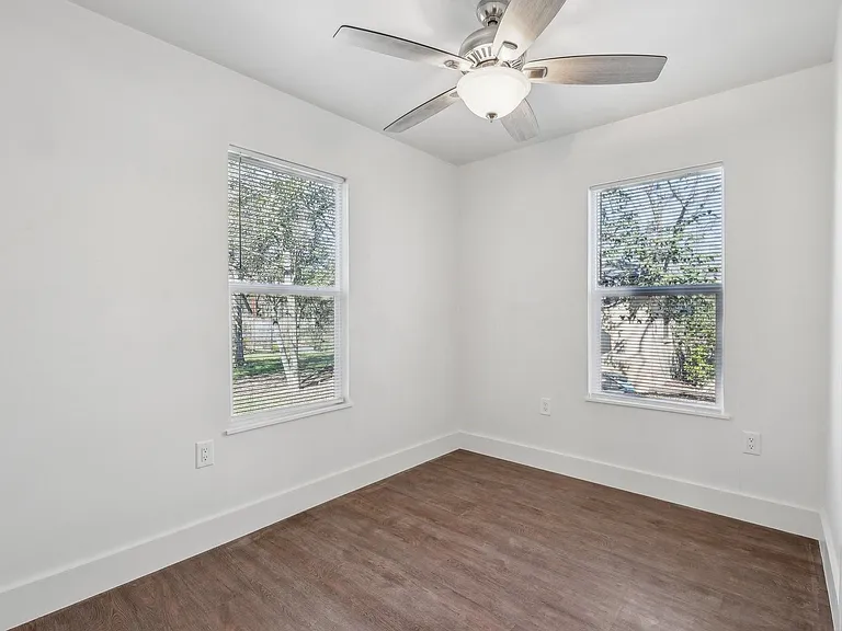 304 Harris St — Photo 21