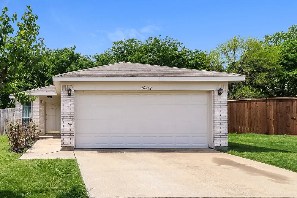 3 bed, 2.0 bath, 1305 sqft, $1,870 — Photo 1