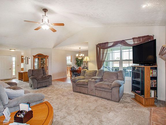 4th image of 91 Twila Ln