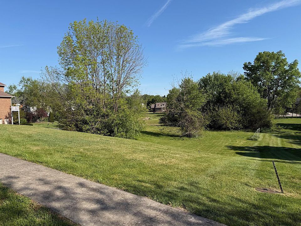 2nd image of 90 Raleigh Ct