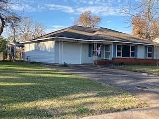 1st image of 305 Wisteria St