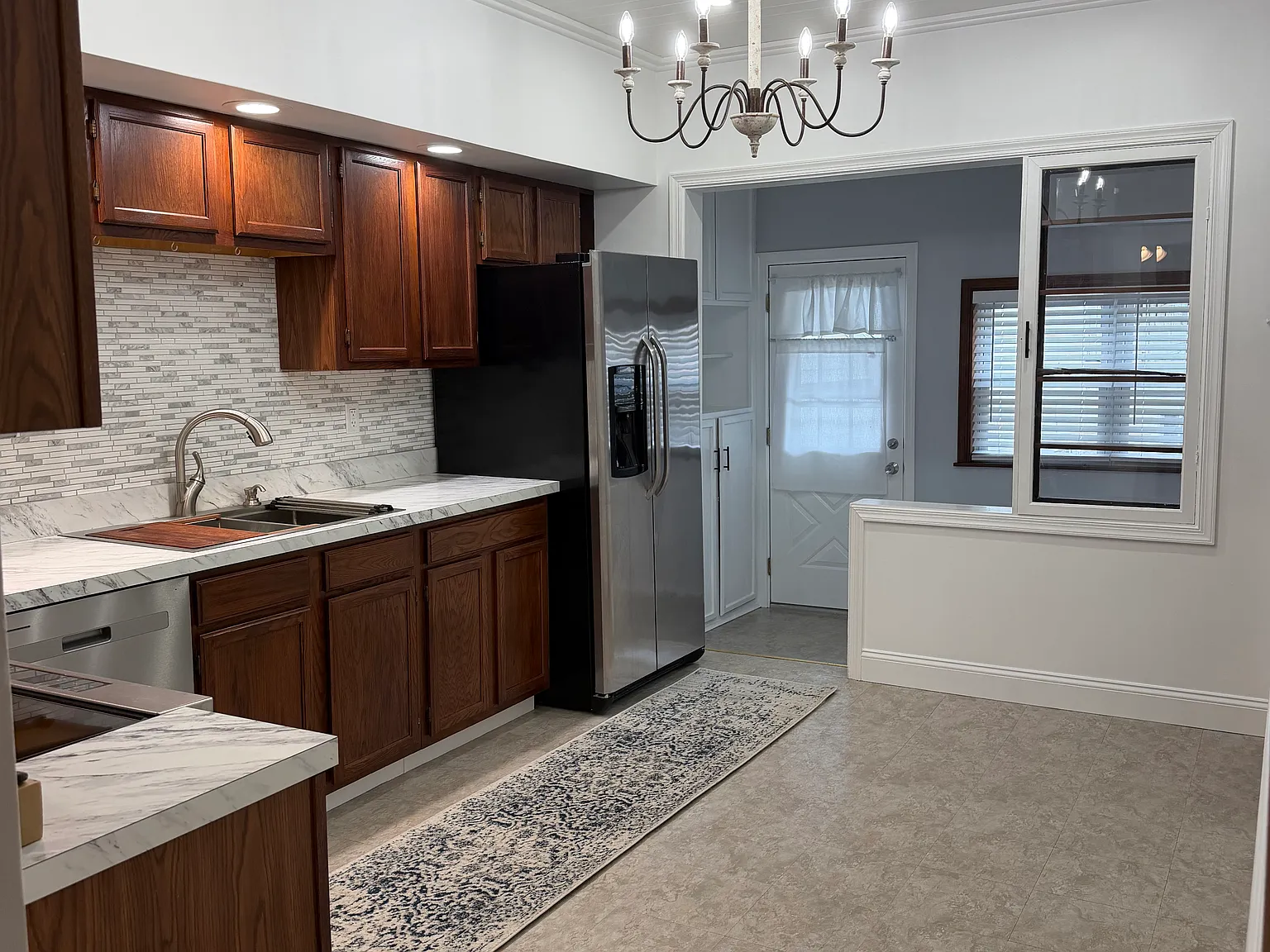 3 bed, 1038 sqft, $2,200 — Photo 3