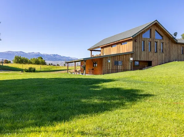 910 Southfork Rd, Cody, WY 82414