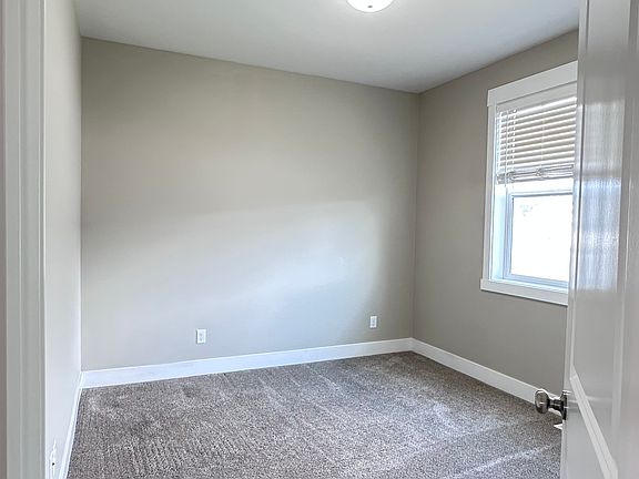 4th image of 2830 Blackwood