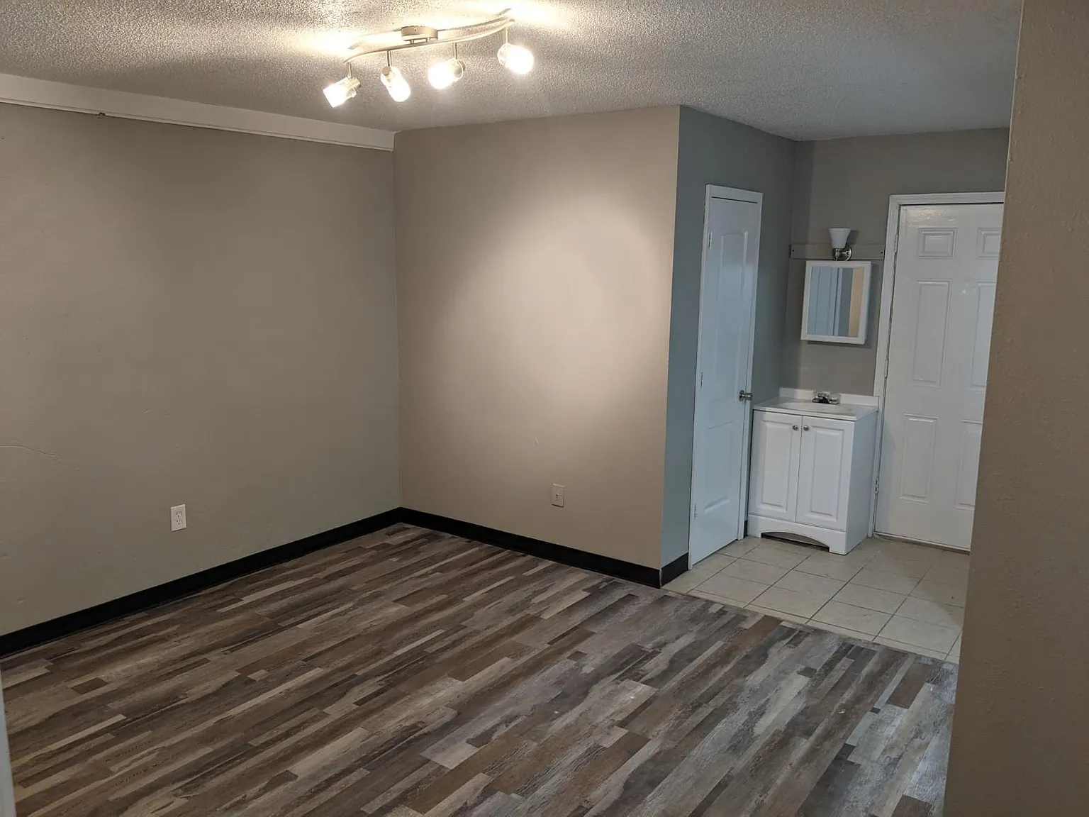 1 bed, 500 sqft, $600 — Photo 4
