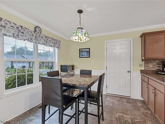 3rd image of 16600 Wexford Ln