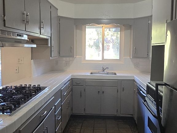 5th image of 3739 Circle Dr W