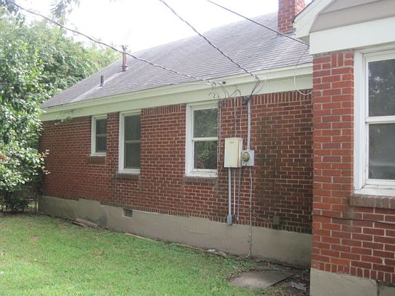 3rd image of 3086 Crump Ave
