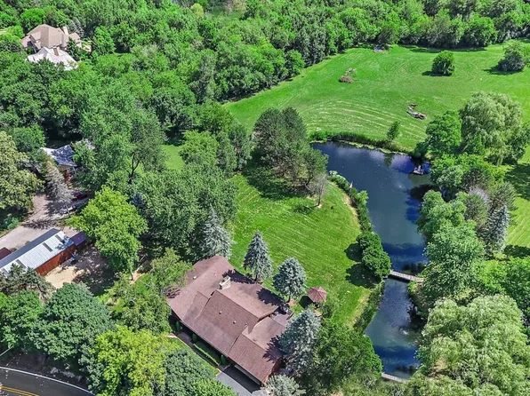 39575 N Dilleys Rd, Wadsworth, IL 60083