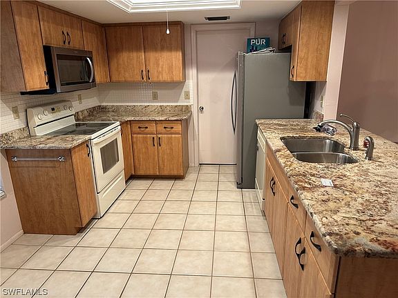 4th image of 1386 White Cedar Ln
