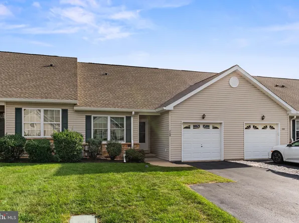 208 Franklin Ct, Royersford, PA 19468