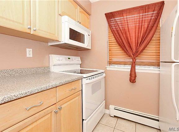 5th image of 208 Towne House Vlg