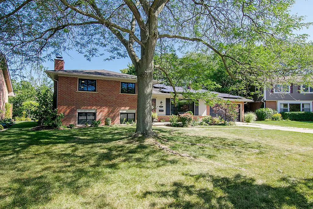 732 Braeside Pl photo 1