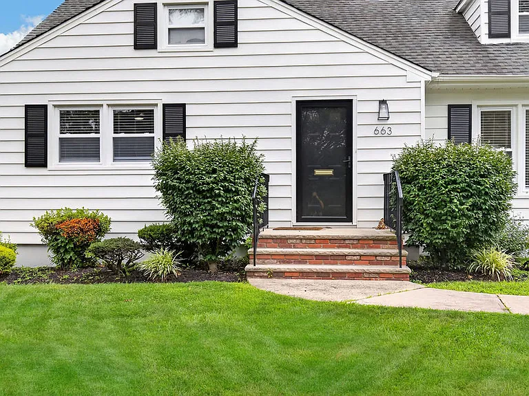 663 Mountain Ave — Photo 6