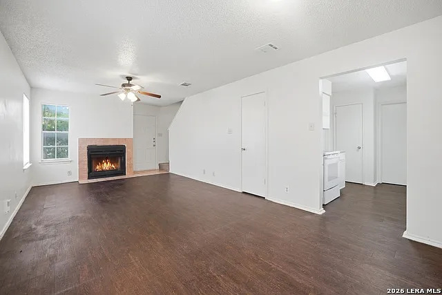 3 bed, 2.5 bath, 1202 sqft, $1,550 — Photo 3