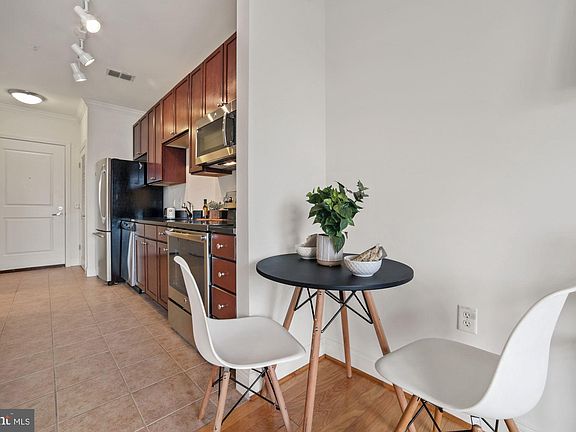 4th image of 1391 Pennsylvania Ave SE Unit 353
