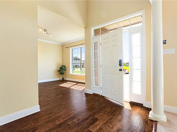2nd image of 9521 Laurel Oak Ln