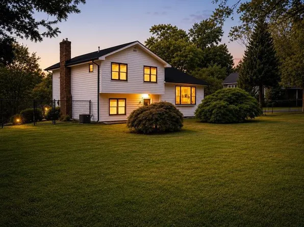 647 Wyckoff Ave, Mahwah, NJ 07430